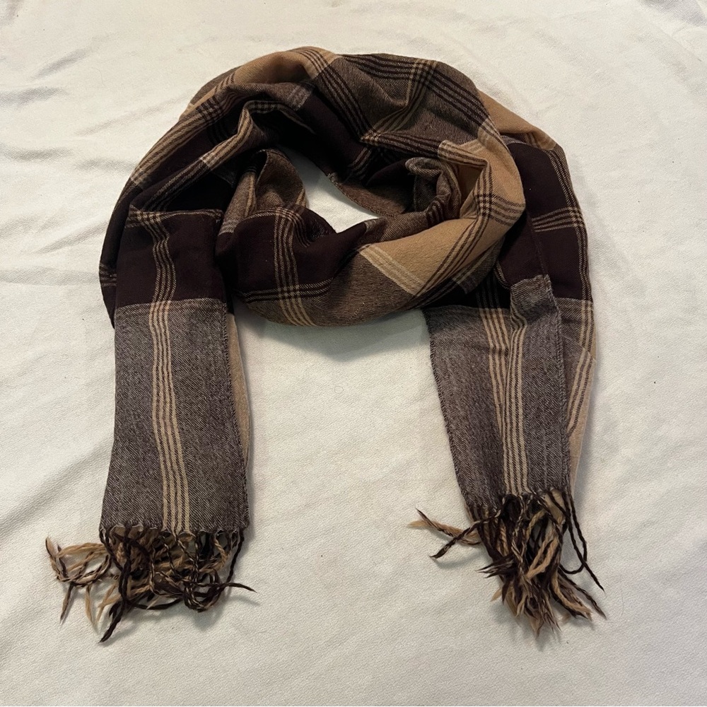 Liz Claiborne unisex 100% wool scarf.